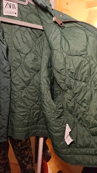 Chaqueta Zara acolchada oversize verde