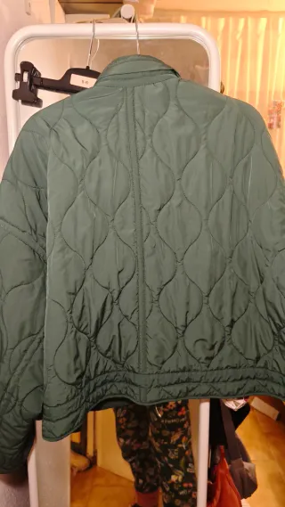 Chaqueta Zara acolchada oversize verde