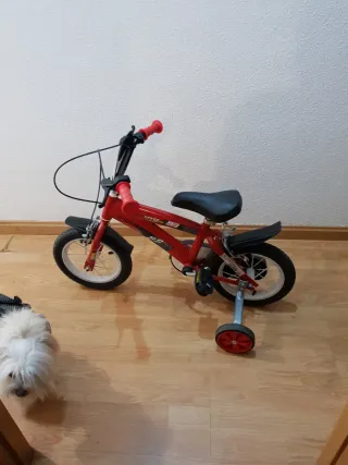 Bicicleta infantil roja