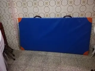 Colchoneta deportiva azul con asas