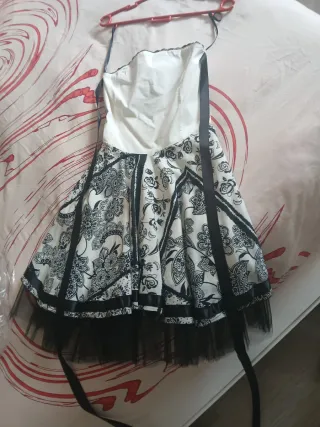 Vestido corto palabra de honor con tul