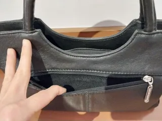 Bolso de mano de piel negro