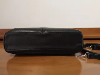 Bolso de mano de piel negro