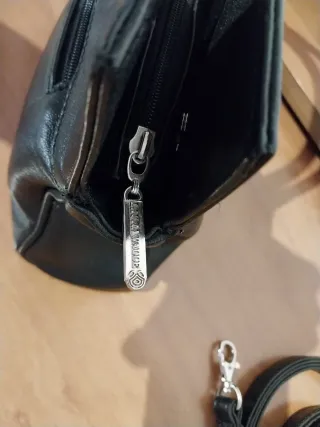 Bolso de mano de piel negro