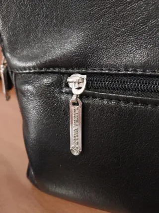 Bolso de mano de piel negro