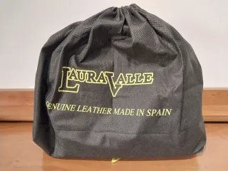 Bolso de mano de piel negro