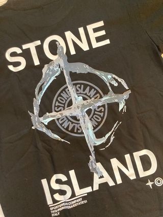 Camiseta Stone Island Negra Con Estampado Trasero