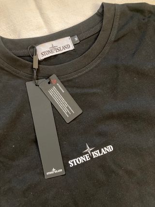 Camiseta Stone Island Negra Con Estampado Trasero