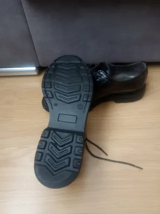 Zapatos charol flecos negros talla 38