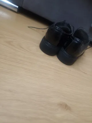 Zapatos charol flecos negros talla 38