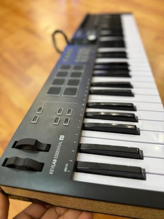 Teclado Controlador MIDI Arturia Keylab Essential