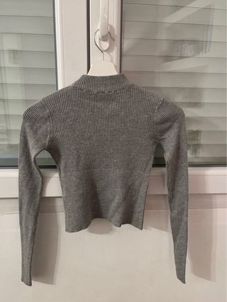 Top gris manga larga cuello alto