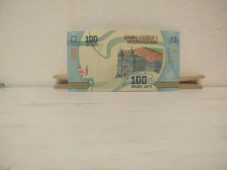 Billete 100 Ariary Madagascar