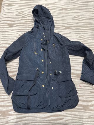 Cazadora con capucha negra Talla S