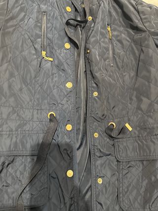 Cazadora con capucha negra Talla S