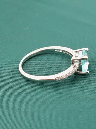 Anillo Nuevo con Piedra Azul.