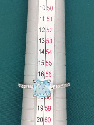 Anillo Nuevo con Piedra Azul.