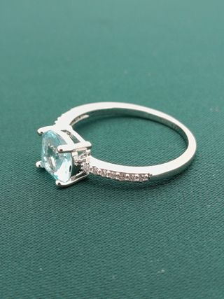 Anillo Nuevo con Piedra Azul.