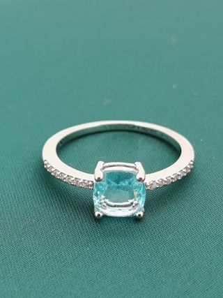 Anillo Nuevo con Piedra Azul.