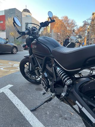 Ducati Scrambler 800 Icon Dark