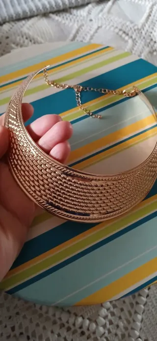 Gargantilla Dorada Estilo Bangle