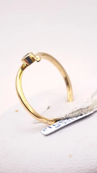 Anillo oro 18k con circonita