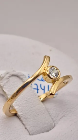 Anillo oro 18k con circonita