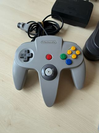 Consola Nintendo 64 + 2 Comandi + Gioco