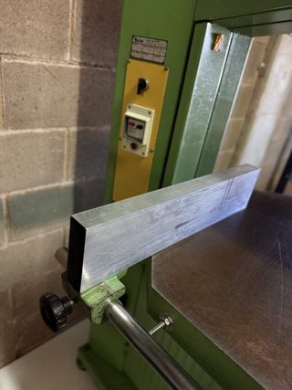 SIERRA DE CINTA VERTICAL SIPA 700AC TRIFÁSICA