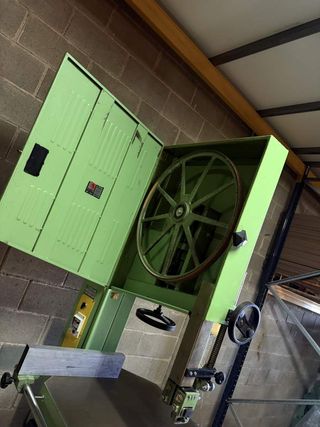 SIERRA DE CINTA VERTICAL SIPA 700AC TRIFÁSICA