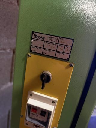 SIERRA DE CINTA VERTICAL SIPA 700AC TRIFÁSICA