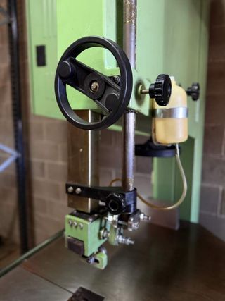 SIERRA DE CINTA VERTICAL SIPA 700AC TRIFÁSICA