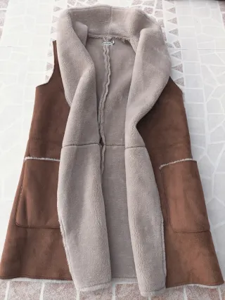 Chaleco imitación piel vuelta