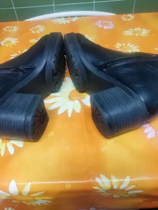 Botines negros Talla 40 con alza