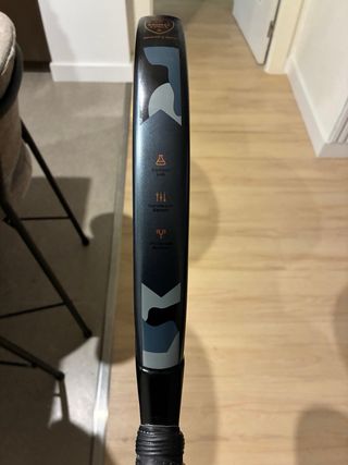 Pala pádel Kombat Troya Ulises + 3 botes HEAD pro