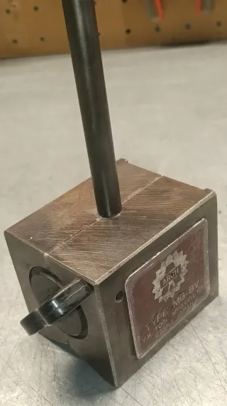 Base magnética y reloj comparador.