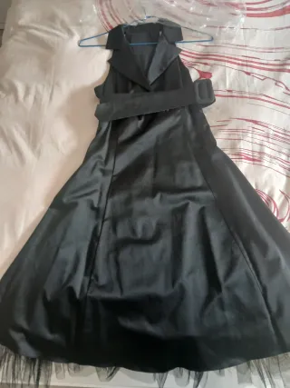 Vestido negro midi con cinturón y solapa