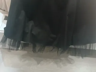 Vestido negro midi con cinturón y solapa