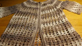 Chaqueta de punto crochet beige y marrón