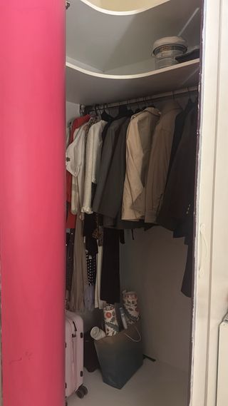 Armario esquinero blanco de madera