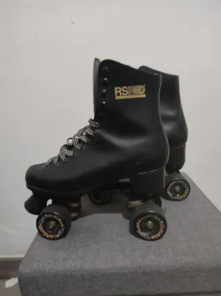 Patines de 4 ruedas negros