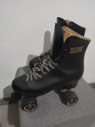 Patines de 4 ruedas negros
