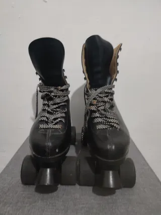 Patines de 4 ruedas negros