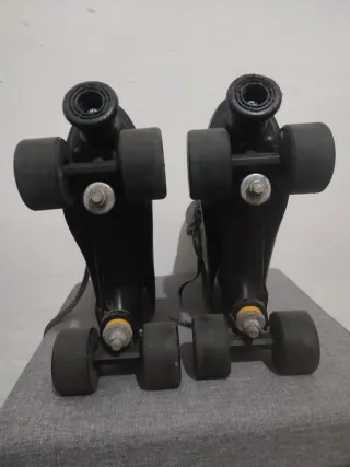 Patines de 4 ruedas negros