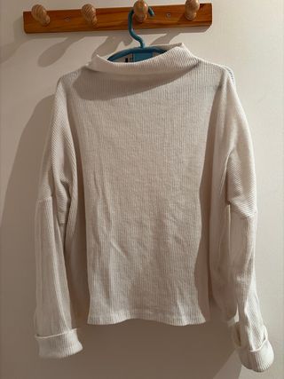 Jersey blanco de cuello alto