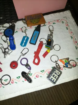 Lote de llaveros variados