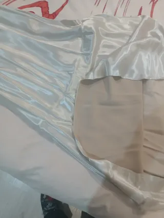 Elegante vestido de fiesta color champán