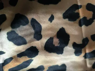 Falda satinada animal print nueva sin etiquetas