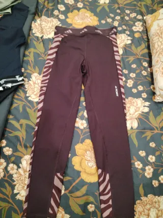 Mallas Adidas Moradas con Estampado