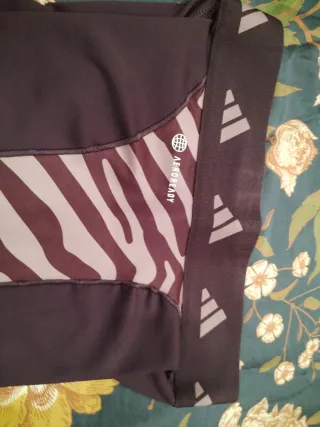 Mallas Adidas Moradas con Estampado